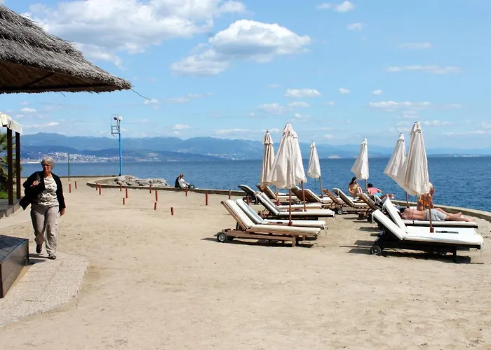 With A Parking Space - 7868