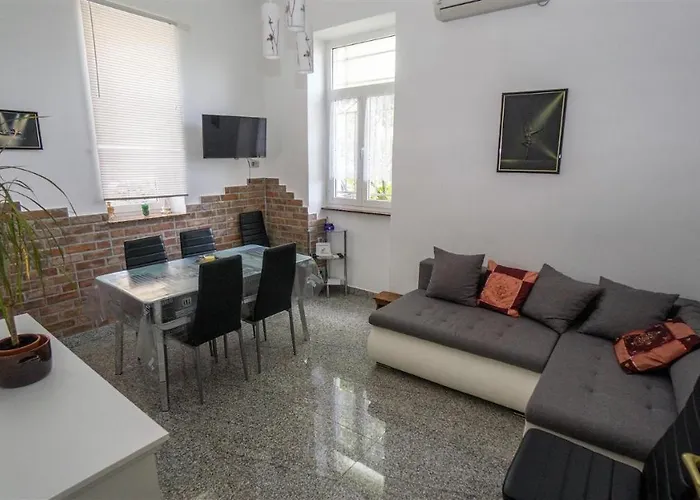 With A Parking Space - 7868 * オパティヤ